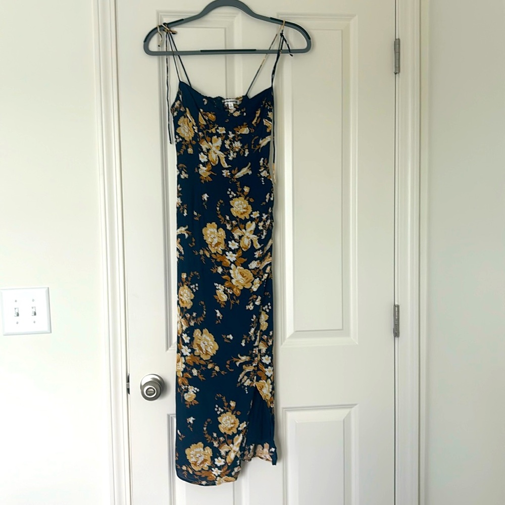 Reformation Kourtney Dress / Navy Blue and Gold Floral
